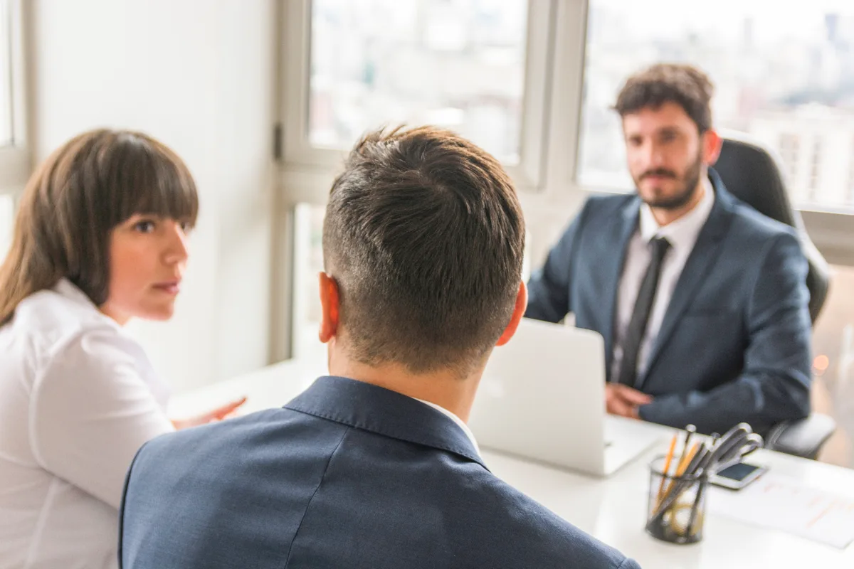 Renunciar a un derecho en un contrato: qué significa realmente