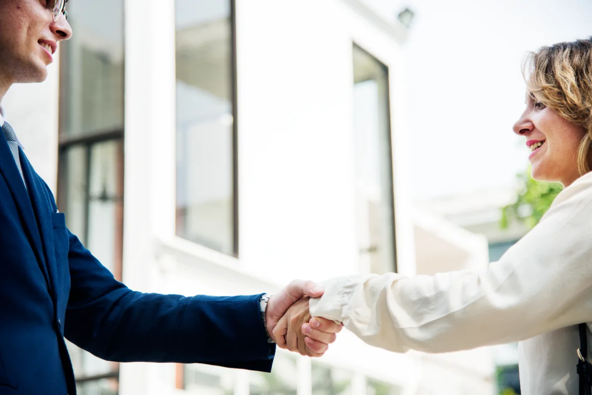 Pacto de socios: 7 cláusulas clave para el socio minoritario