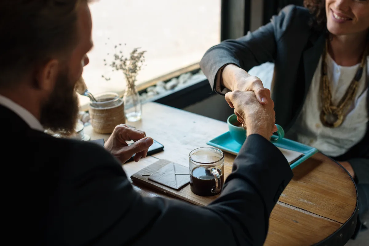 Pacto de permanencia: ¿puede tu empresa obligarte a quedarte?