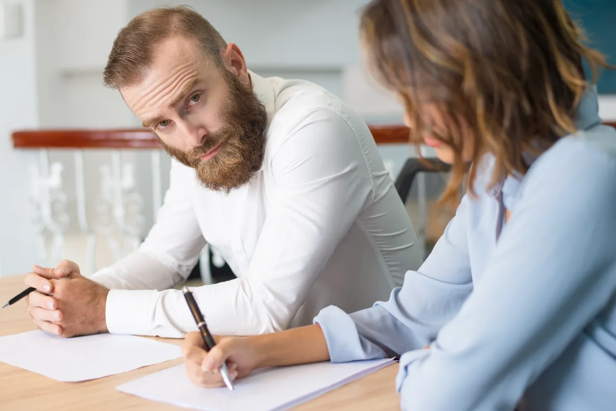 Contrato firmado entre particulares sin notario: ¿es válido?